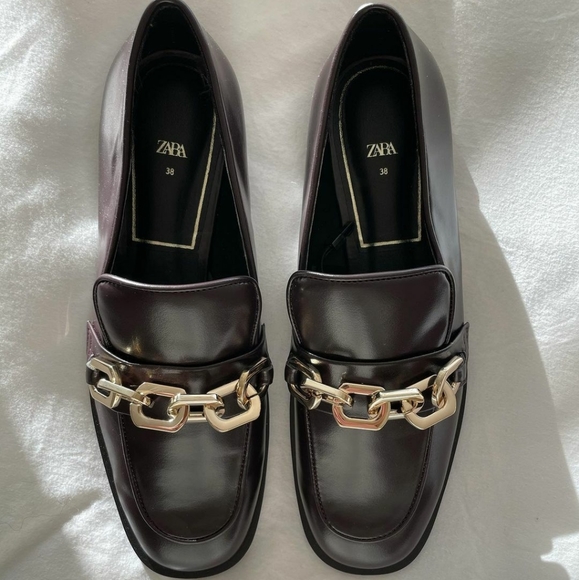 ZARA | Low Heel Chain Detail Loafers - Picture 5 of 10